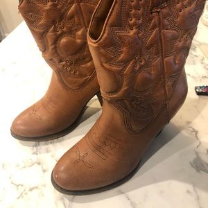 Healed women’s cowboy boots